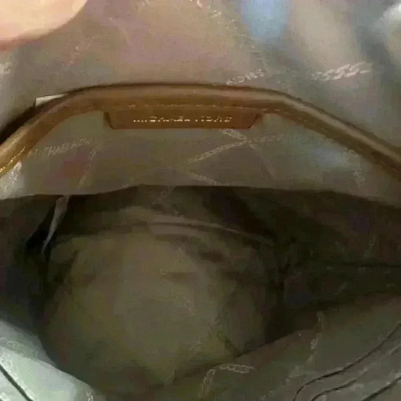 Michael Kors Jet Set Charm Large North/South Flat Crossbody Vanilla/Acorn - Picture 2 of 5